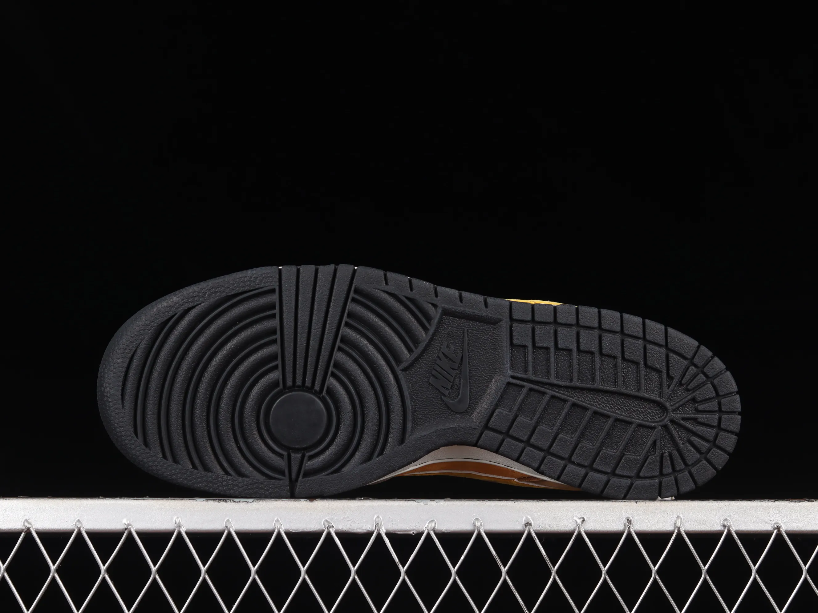 All Categories Nk SB Dunk Series Nk SB Dunk Low Low-top sneakers Otomo Katsuhiro x Nk SB Dunk Low "Steamboy OST" Creative customization collaboration Otomo Katsuhiro co-branded SB low-top sports casual sneakers LF0039-018